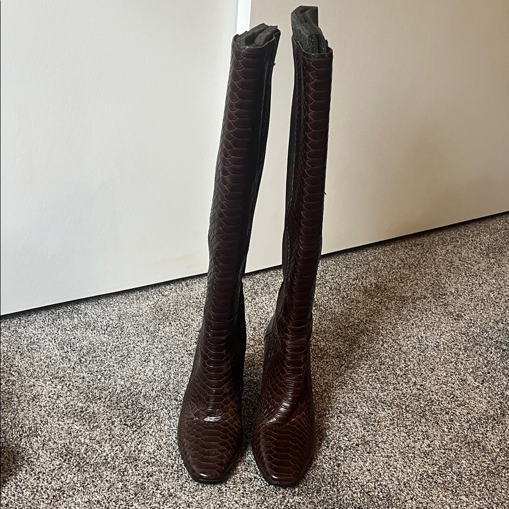 Donald Pliner size 9 brown snakeskin heeled boots. Great condition! - Picture 2 of 9